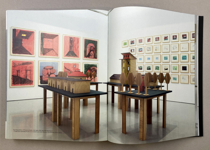 Double page 202-203, vue de l'exposition "20 ans du Musée : L'art après 1960 dans les collections"