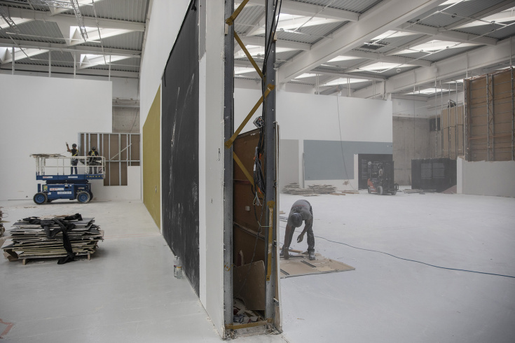 Demolition of the picture rails