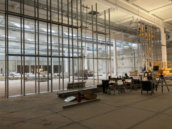 Mars 2024 : construction des cimaises