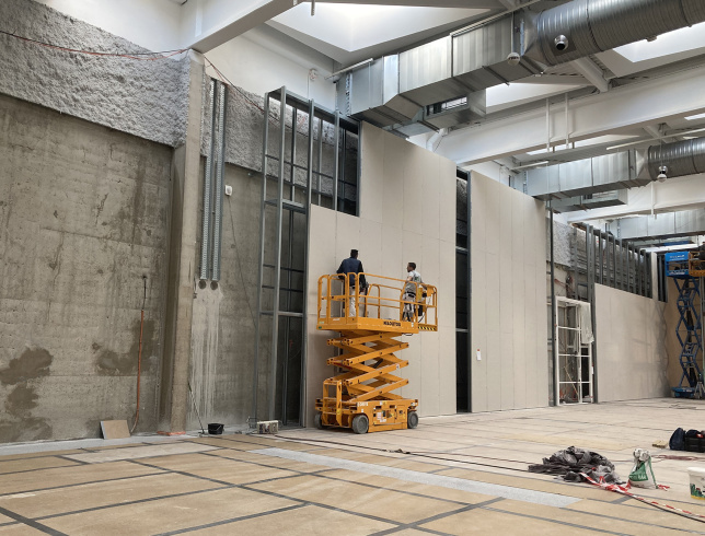 Avril 2024 : construction des cimaises