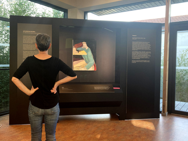 Vue de l'œuvre de Firenze Lai "Real Reality", 2019, à la médiathèque l'Esperluette à Saint-Genest-Lerpt