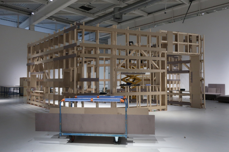 Dismantling the walls of the cabinet of curiosities