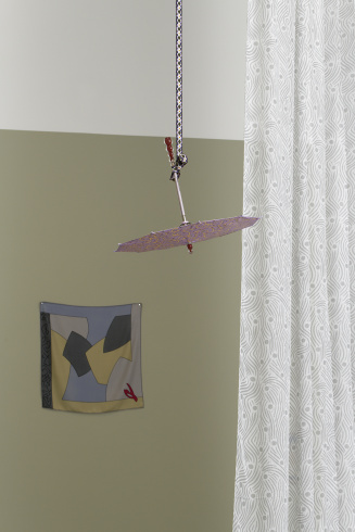 Marc Camille Chaimowicz, « Silk Scarf », 1984, éditeur : Aram ; « Parasol », 2009 ; « Curtains for MvdR », 2008