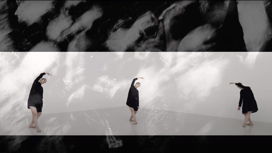 "... En mouvements #6", performance dansée et musicale face à la photographie "Le palace" de Tania Mouraud le 19 mars 2023