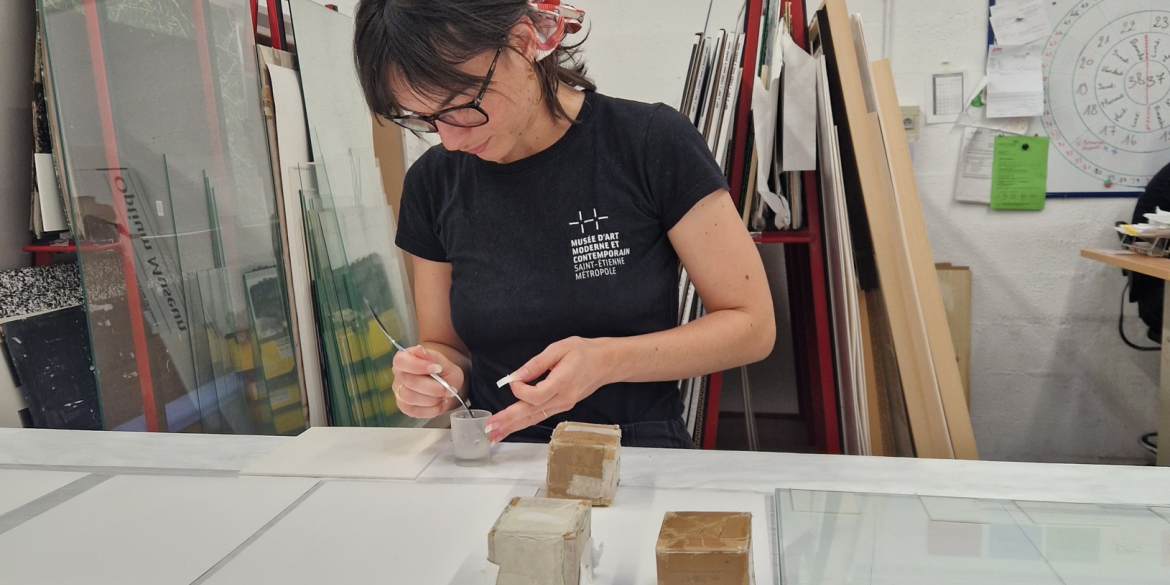 Justine, encadreuse d’art au MAMC+ 