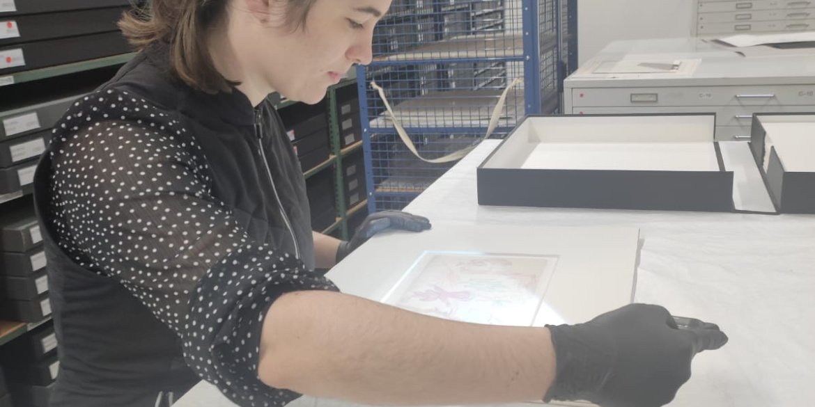 Léa, assistante de conservation au MAMC+ 