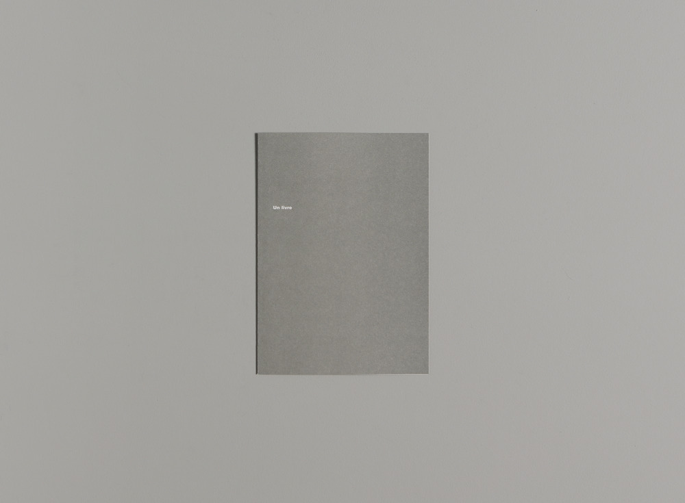 Un livre. [Un pli]