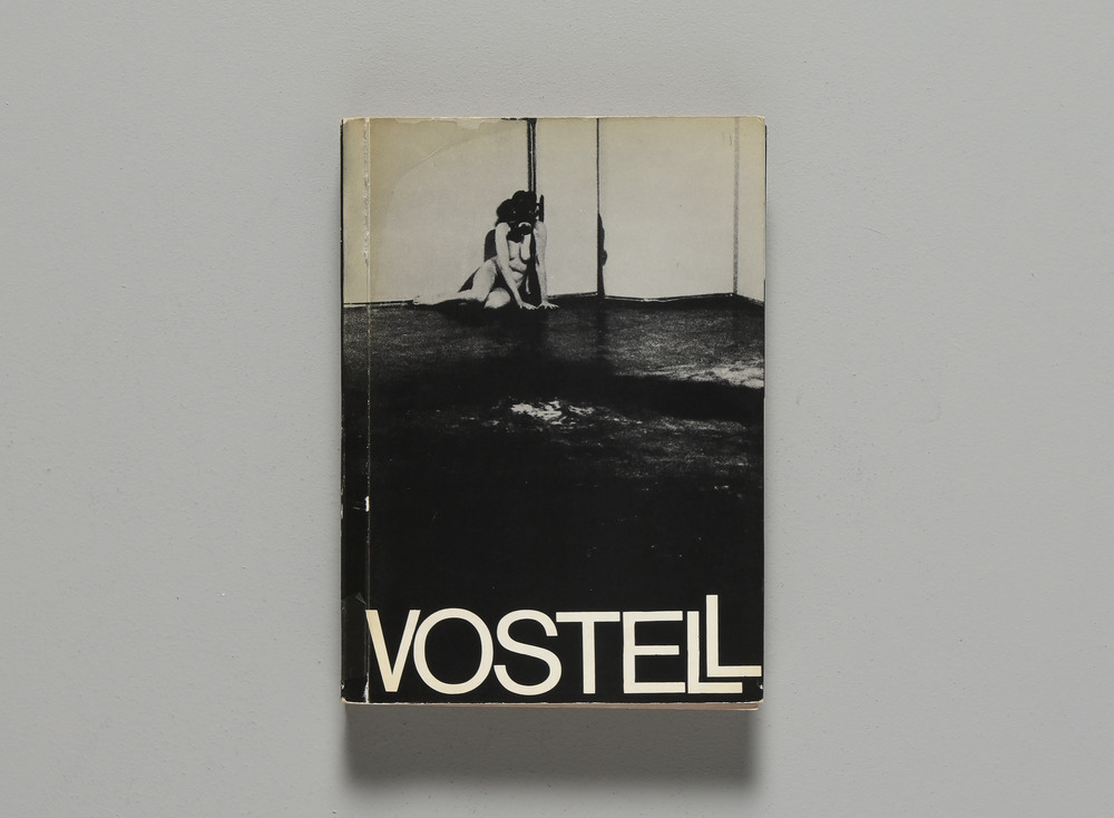 Wolf Vostell : [dé-coll/agen 1954-69 : dé-coll/agen, plakate, verwischungen,objekte, happening partituren, happening fall outs, elektronische verwischungen, elektronische objekte]