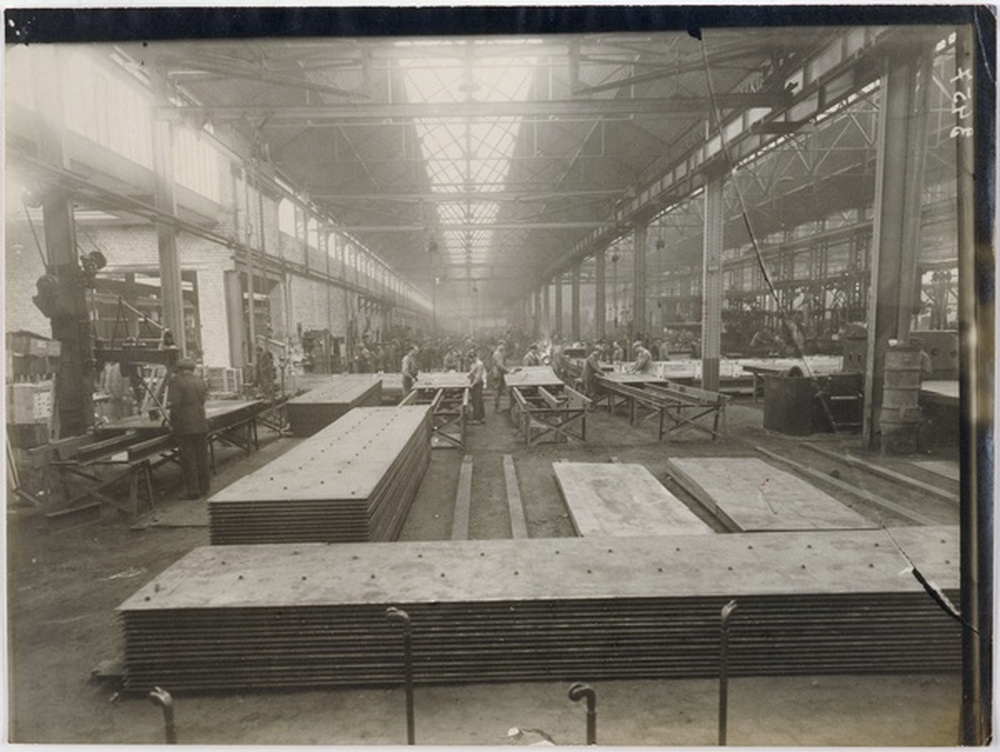 Vue générale d'un atelier de fabrication de fer blanc