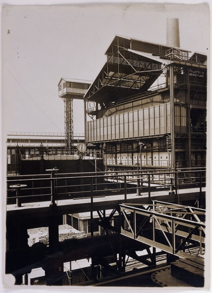 Au travail, usines