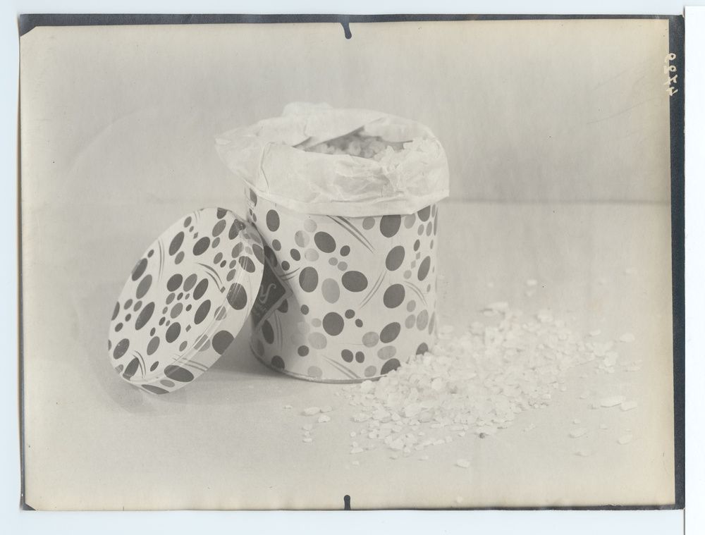 Roger & Gallet Paris, boîte de talc, mise en scène publicitaire