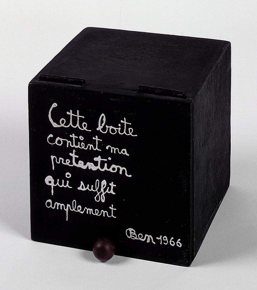Cette boîte contient ma prétention qui suffit amplement