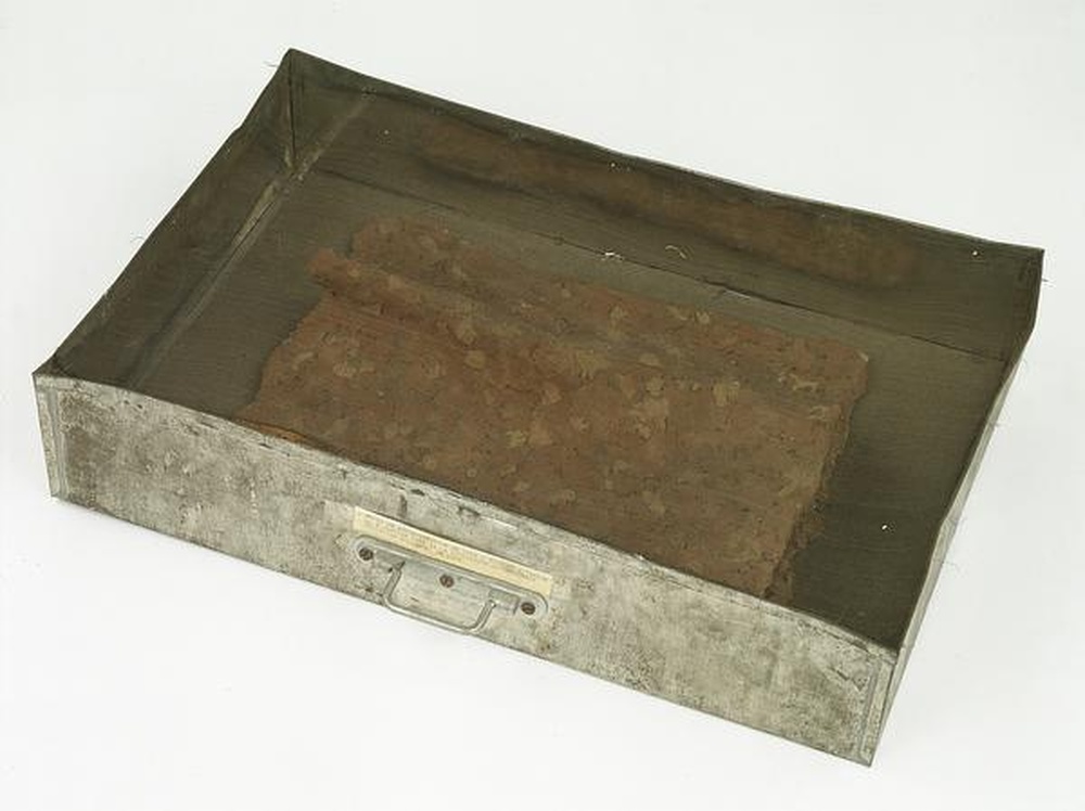 Essai de reconstitution en pâte à modeler effectué le 6 janvier 1971 de la couverture qu'utilisait Christian Boltanski en 1948