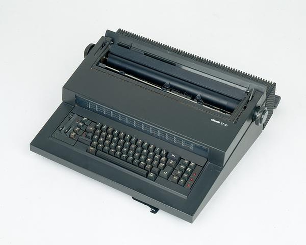 Machine à écrire ET 121