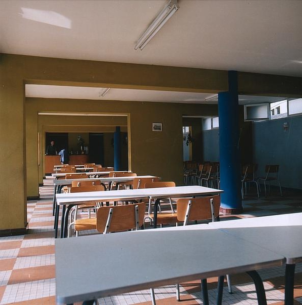 Firminy : place du centre, foyer de personnes âgées, salle à manger