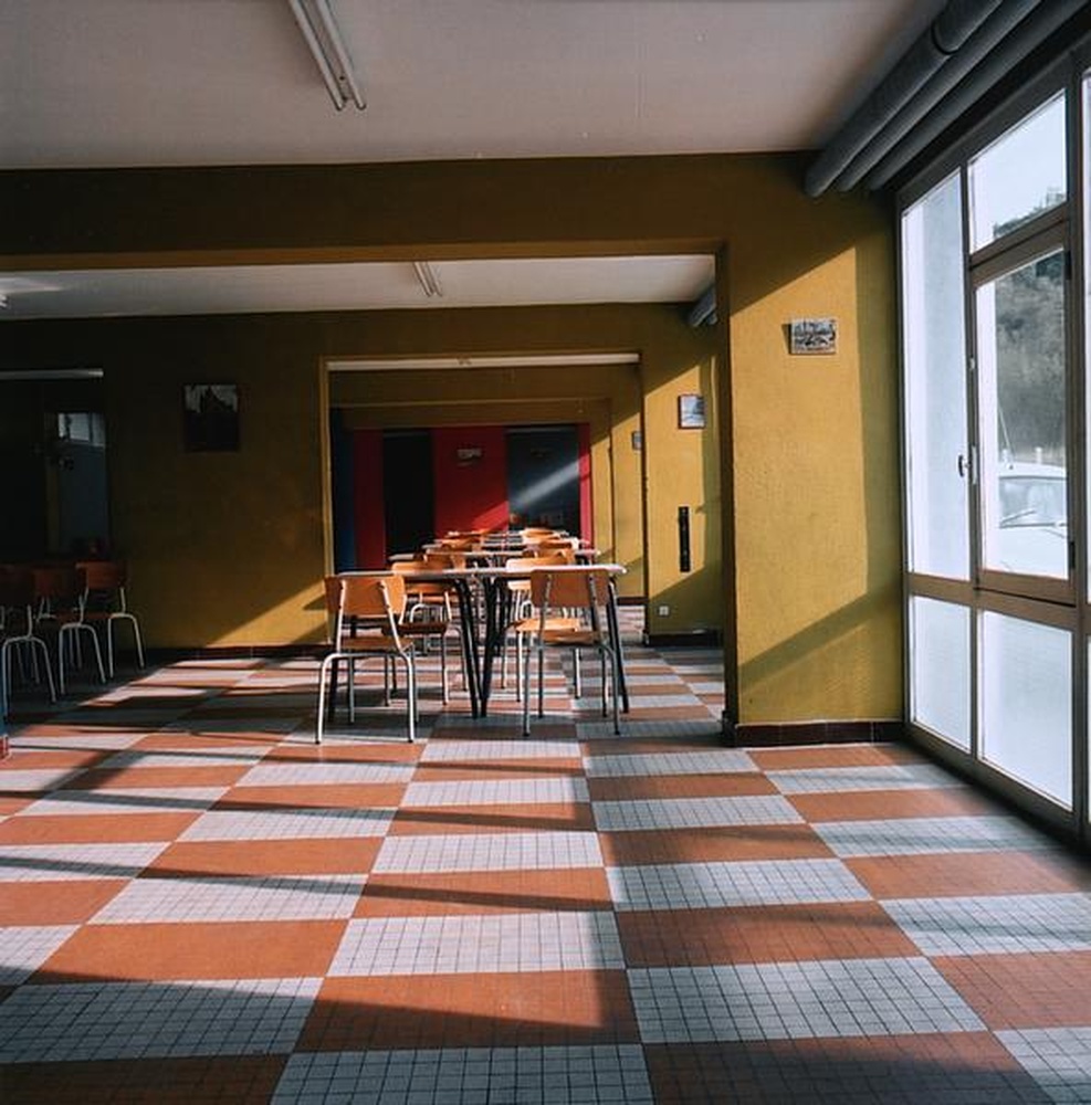 Firminy : place du centre, foyer de personnes âgées, salle à manger