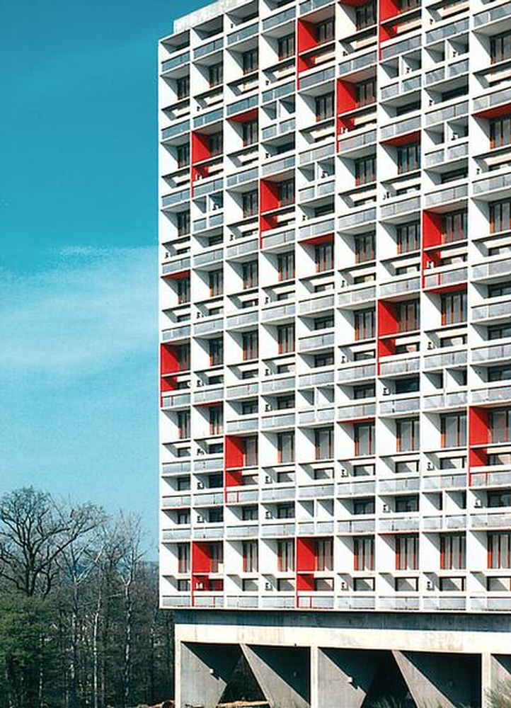 Firminy-vert : unité d'habitation Le Corbusier, façade ouest, vue partielle