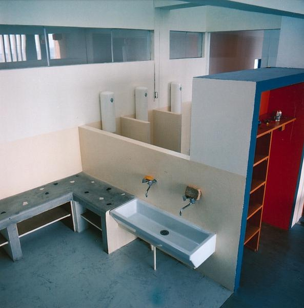 Firminy-vert : unité d'habitation Le Corbusier, école maternelle, toilettes