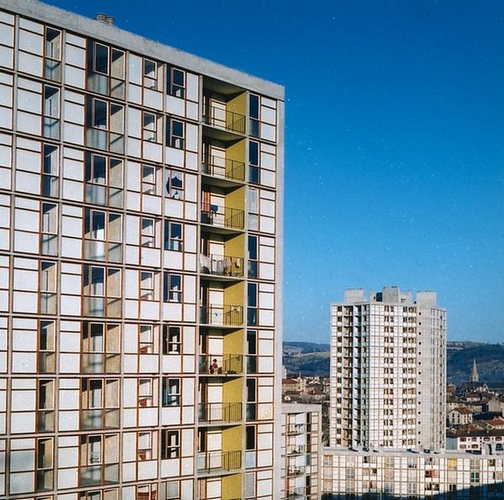 Firminy-vert : la tour Sive (André Sive) à droite et immeubles environnants