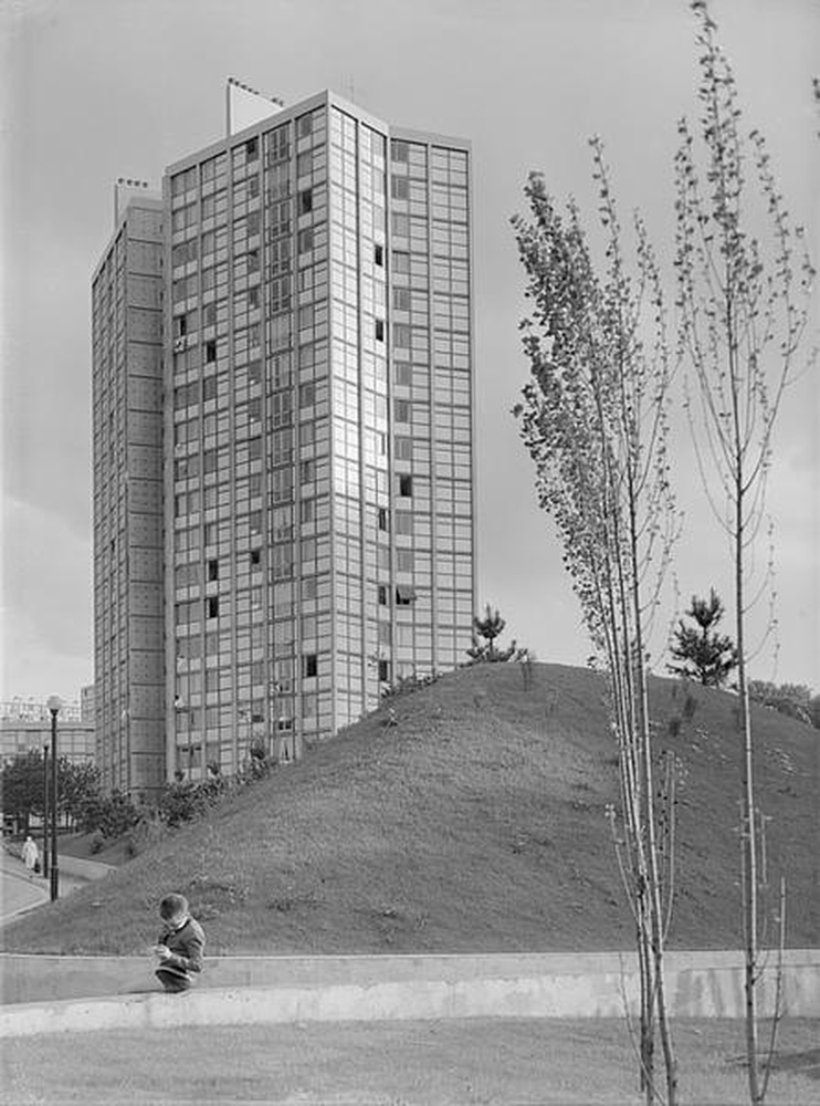 Firminy-vert : la tour Sive (André Sive), façade nord-est