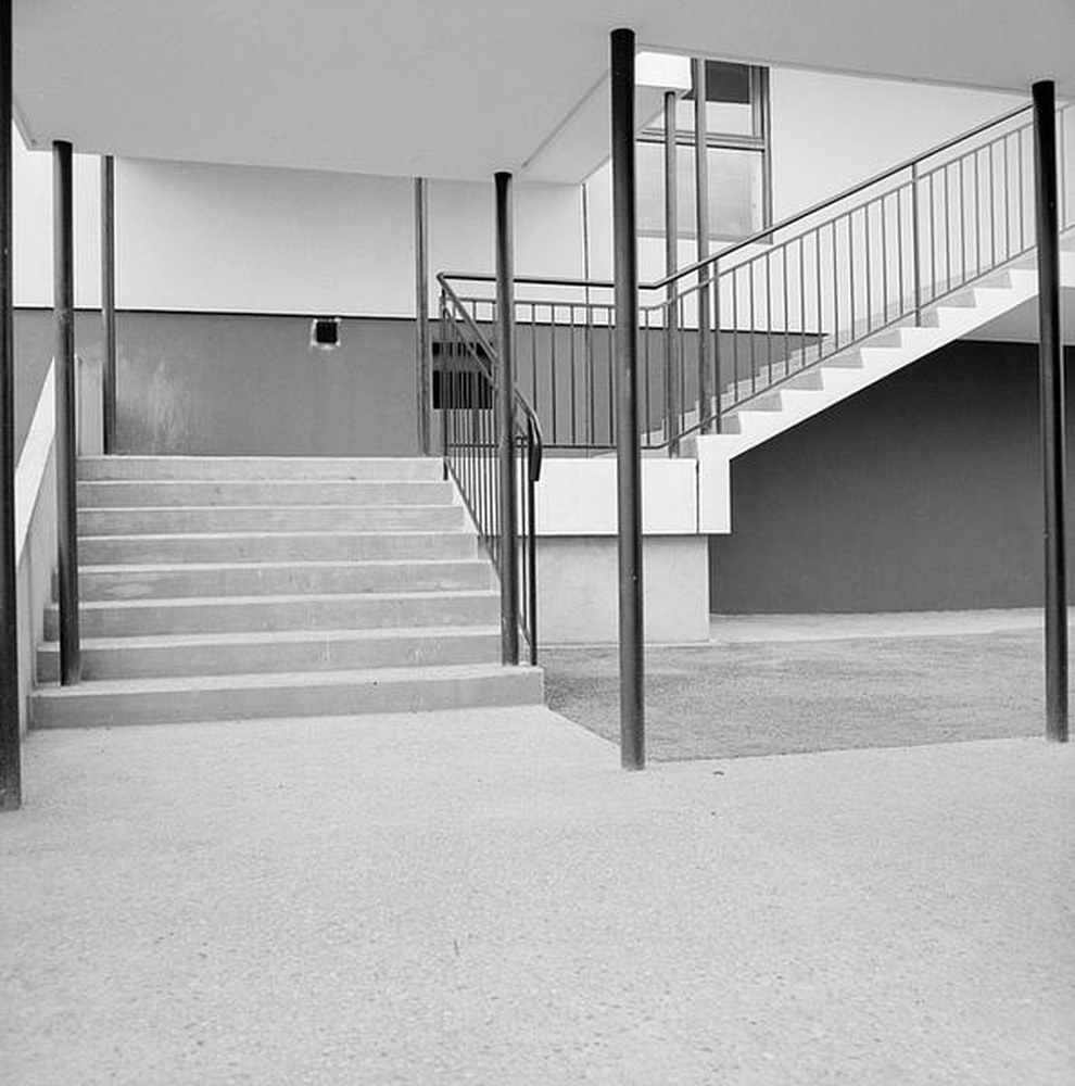Firminy-vert : école primaire des Noyers (Marcel Roux, André Sive), escalier