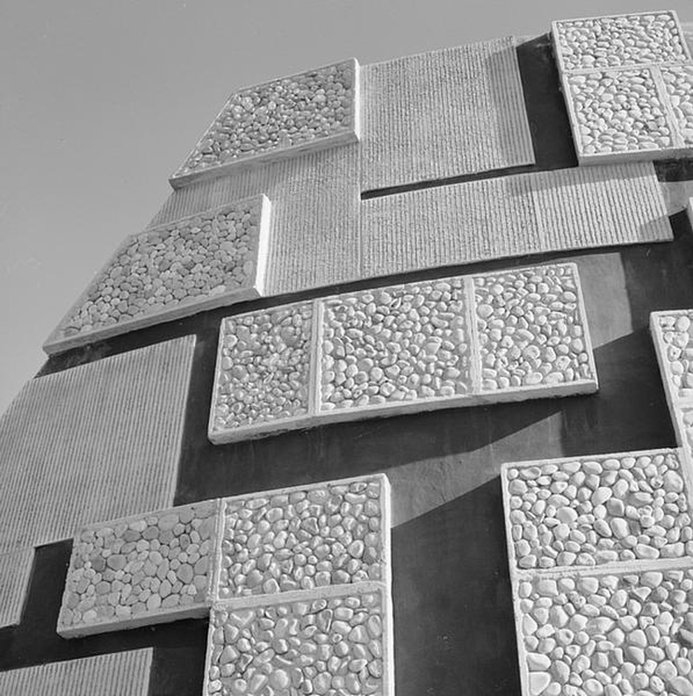 Firminy-vert : centre social (Charles Delfante), mur d'enceinte, détail
