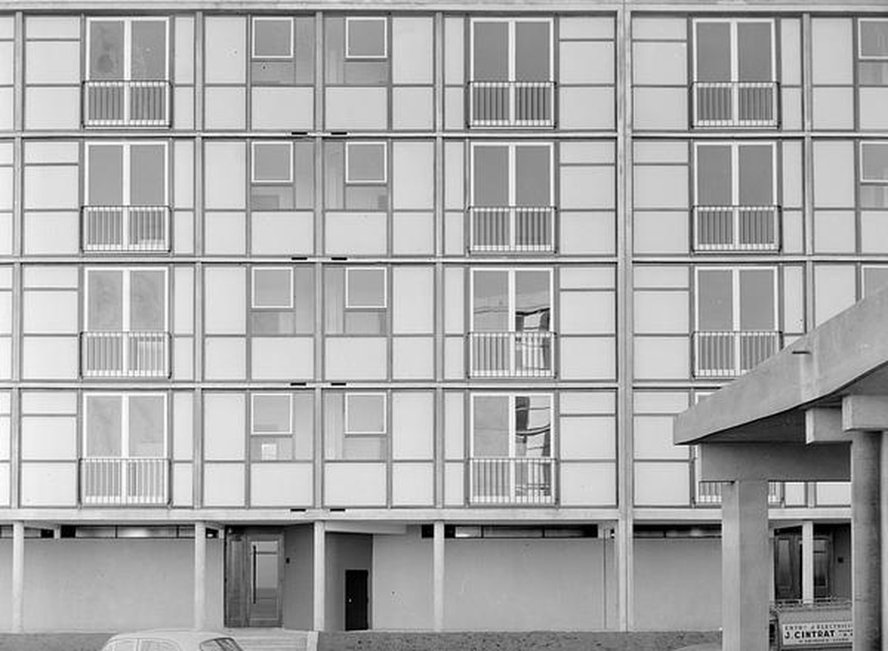 Firminy-vert : place de la Corniche, détail de façade