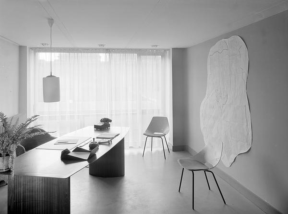 Firminy : place du centre, office public HLM, bureau Claudius-Petit