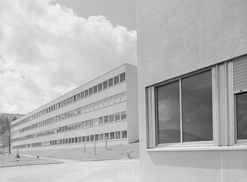 Saint-Etienne : Métare, collège universitaire, vue et détail façade (Alfred Ferraz, Lucien Seignol)