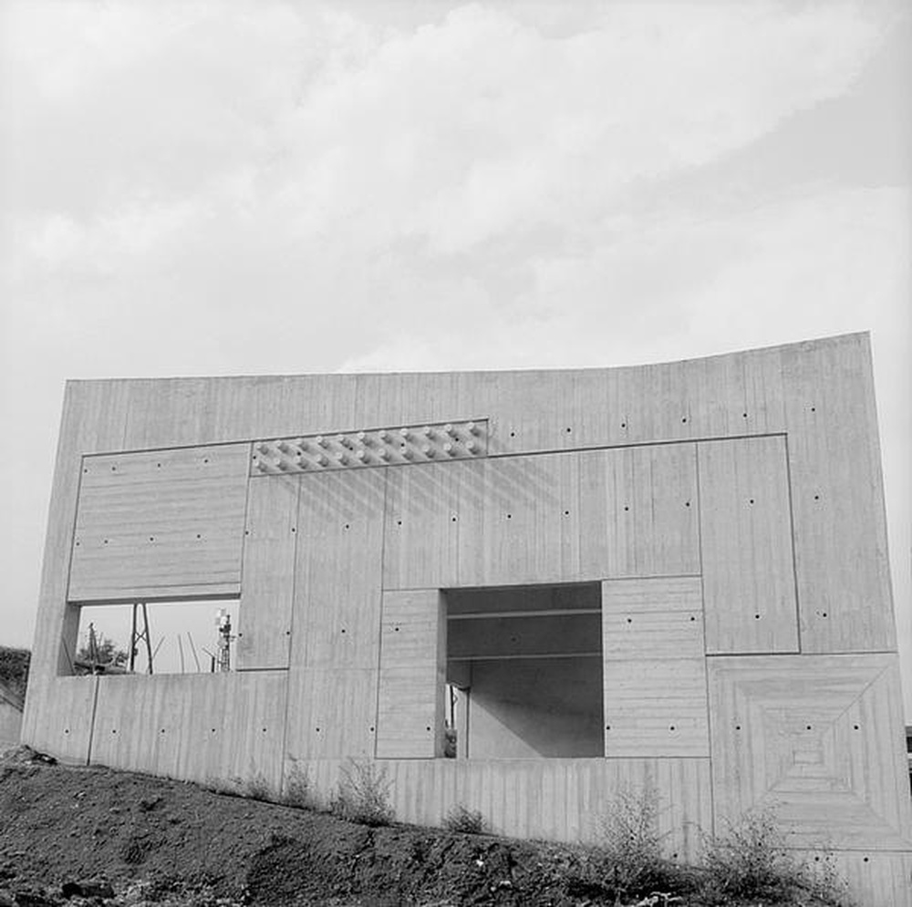 Firminy : collège, mur extérieur (Alfred Ferraz,Lucien Seignol)