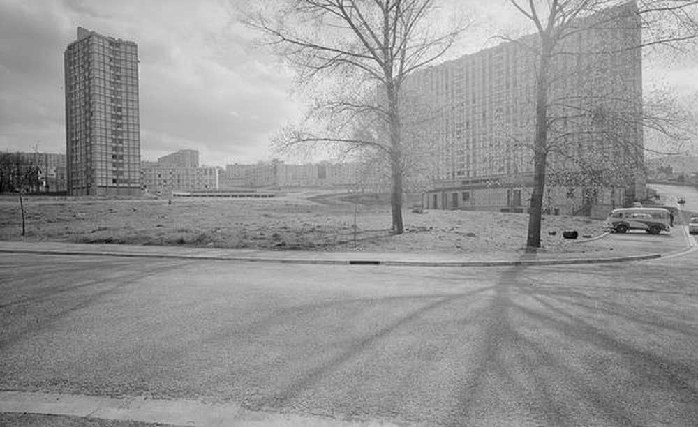 Firminy-vert : la tour Sive (André Sive), le Grand H, l'espace commercial "Rond du Mail" et les espaces verts