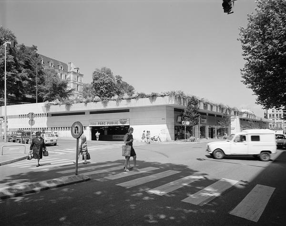 Saint-Etienne : centre ville, parking des Ursules aux pieds de l'école des Beaux Arts