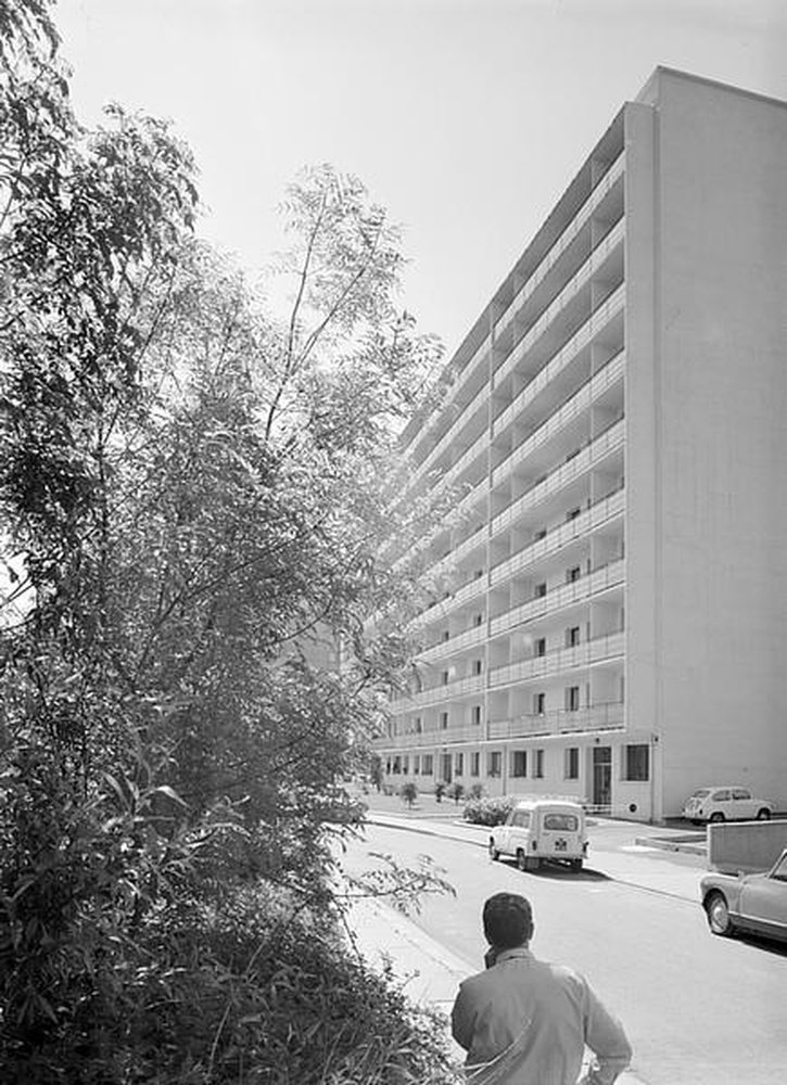 Saint-Etienne : rue de la Convention, vue transversale d'un immeuble