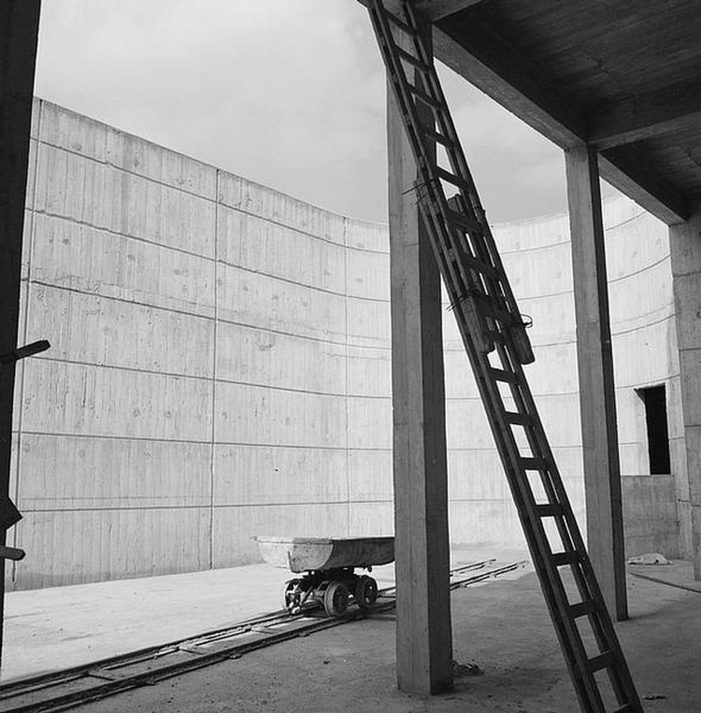 Firminy : chaufferie urbaine (Jean Kling), vue extérieure de chantier