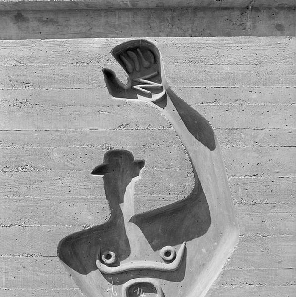 Firminy-vert : unité d'habitation Le Corbusier, bas-relief sur la façade Est du hall d'accueil, détail du Modulor