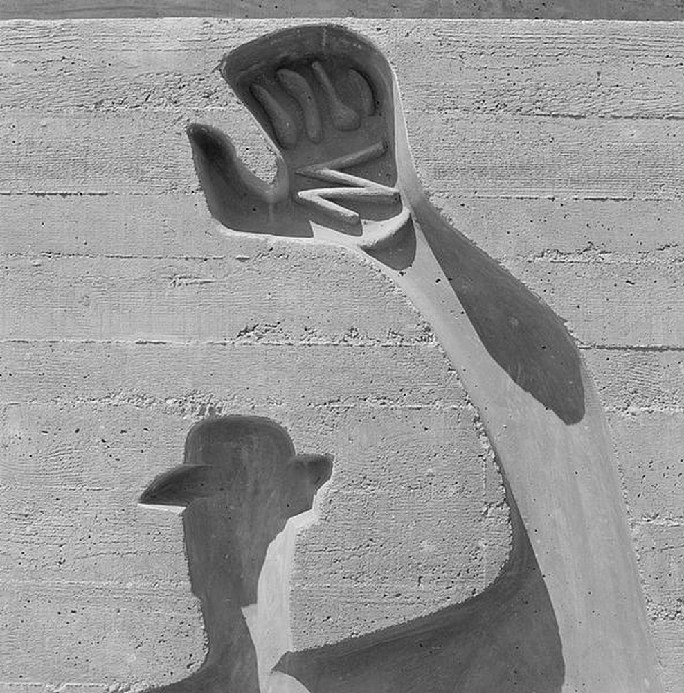 Firminy-vert : unité d'habitation Le Corbusier, bas-relief sur la façade Est du hall d'accueil, détail du Modulor