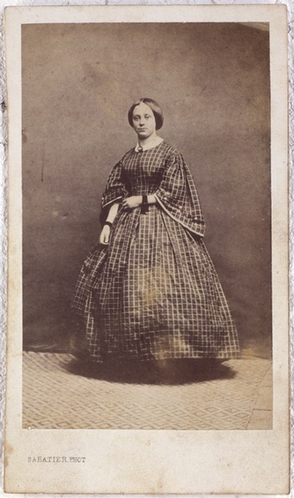 Sans titre, portrait carte d'une jeune femme