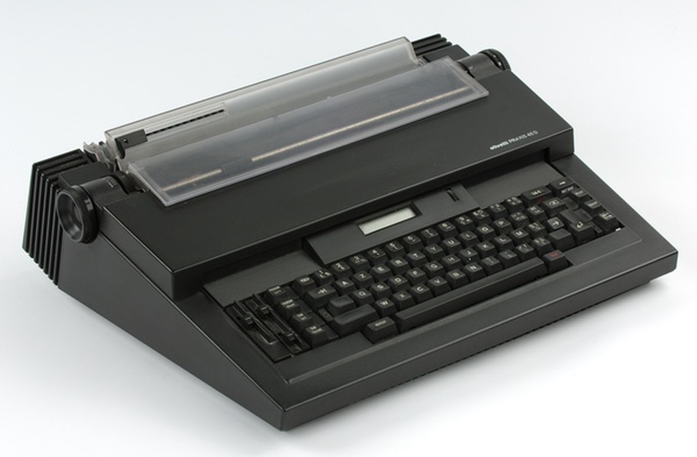 Machine à écrire Praxis 45 D
