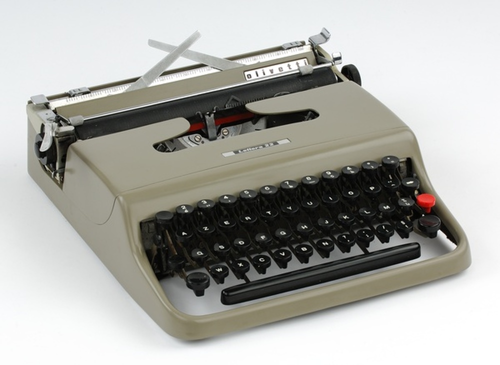 Machine à écrire Lettera 22