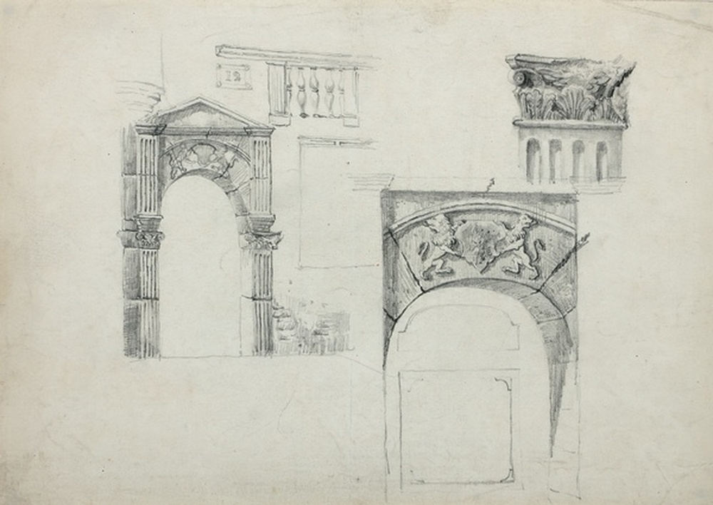 Etude d'une porte encadrée de pilastres superposés surmontée d'un fronton, détail de l'arc décoré, détail du chapiteau