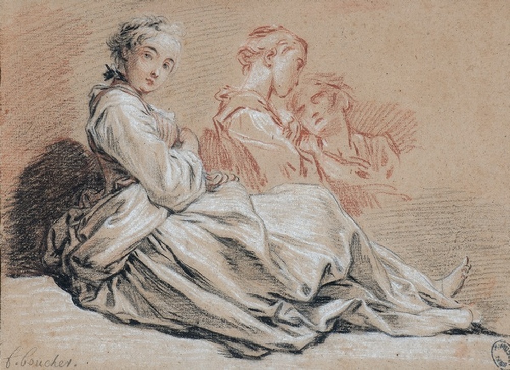 Femme assise, les jambes étendues, deux figures en buste
