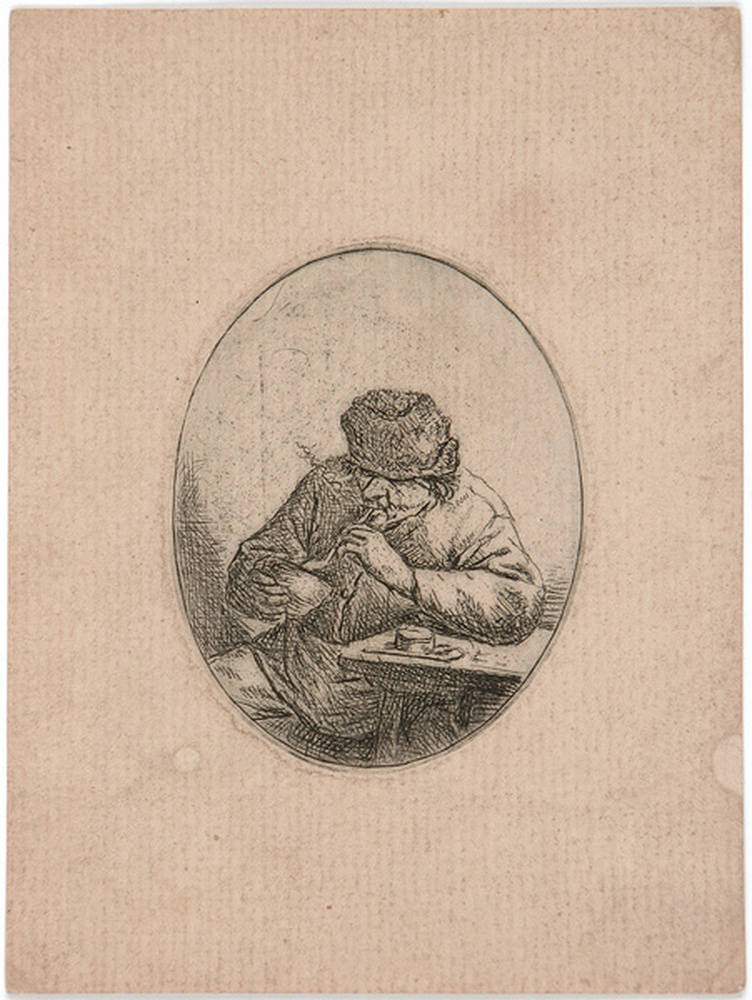 Homme allumant sa pipe