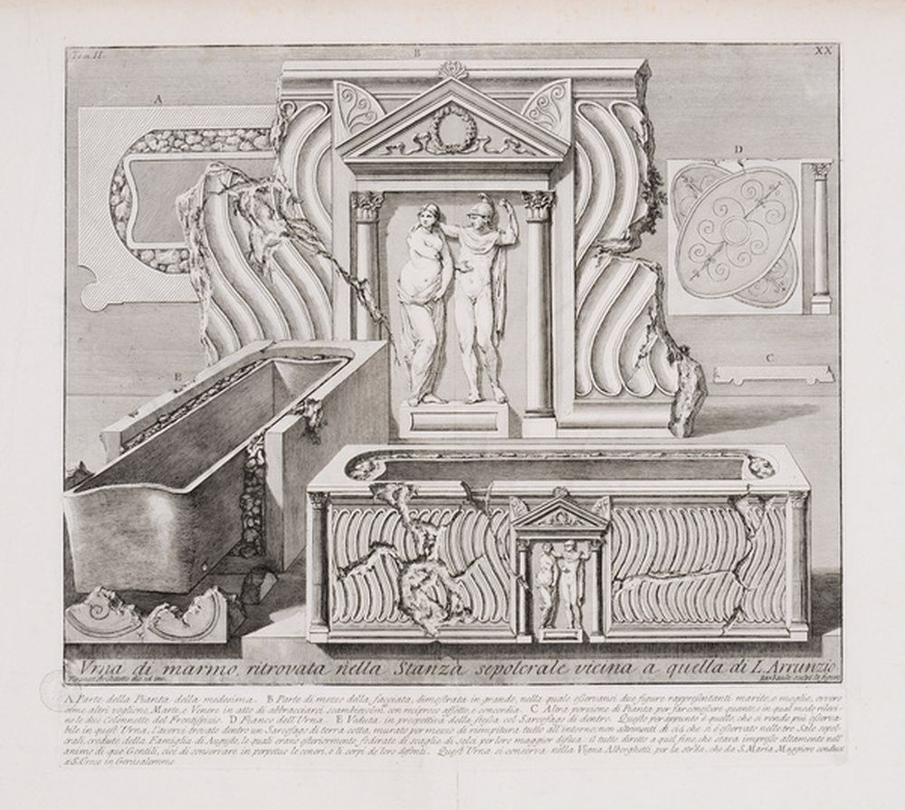 Sarcophage en marbre de la même chambre funéraire