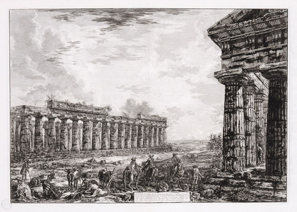 Vue des dix-huit colonnes latérales du temple