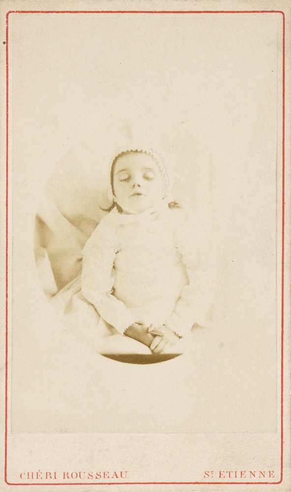 Portrait d'enfant mort