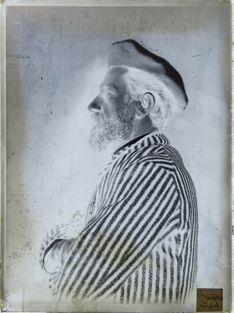 Portrait de profil du sculpteur Pierre-Émile Millefaut